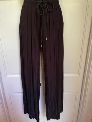 Pleated Black Pull-on Pants